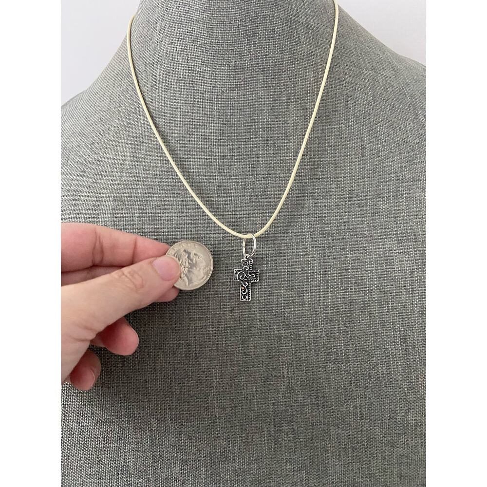 cross pendant necklace - Picture 2 of 5